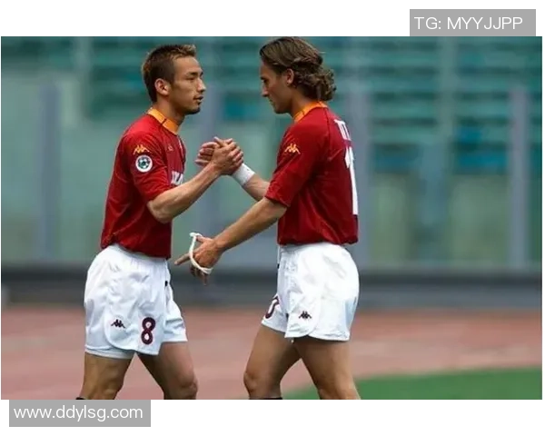 三十多岁女性以足球球星图片为灵感展现力量与优雅风采 三十多岁女性以足球球星图片为灵感展现力量与优雅风采