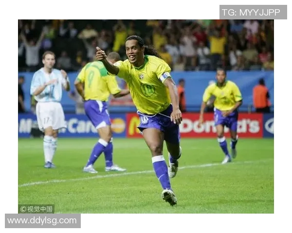 世界足坛小罗8号球星盘点：传奇之路与时代影响