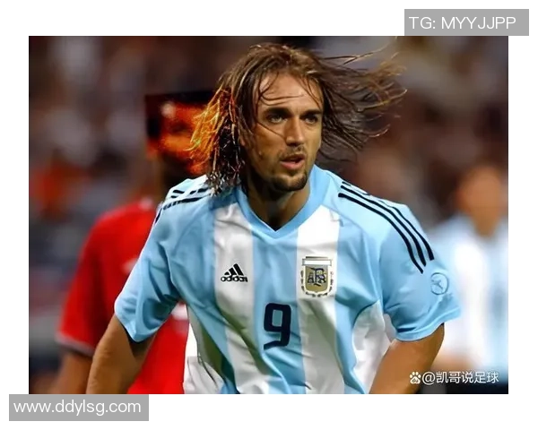 世界足球历史最顶尖球员的辉煌成就与传奇故事解析