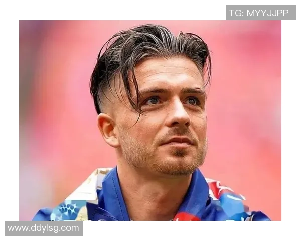 加维拉：足球场上的风采与魅力，探索最帅球星背后的故事