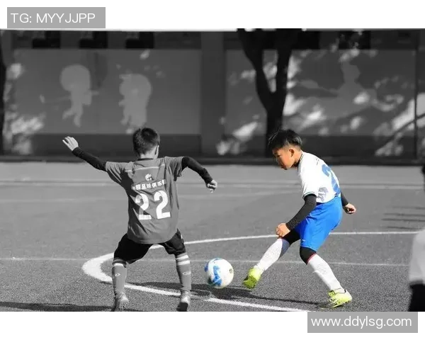 带球奔跑破防如风 这些足球明星的直线突破让人惊叹