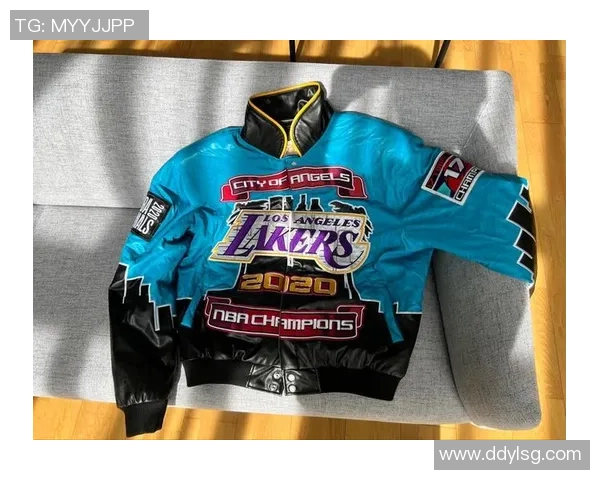 皮衣风采：足球巨星如何将时尚与运动完美融合