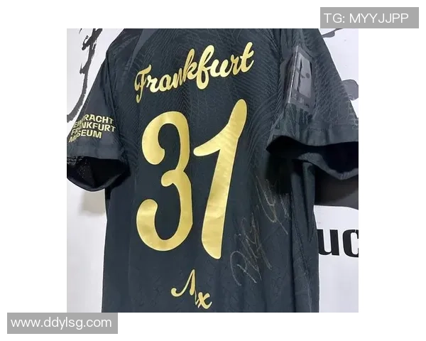 足球八大巨星合影珍藏版精选照片集 见证传奇球员的荣耀时刻 足球八大巨星合影珍藏版精选照片集 见证传奇球员的荣耀时刻