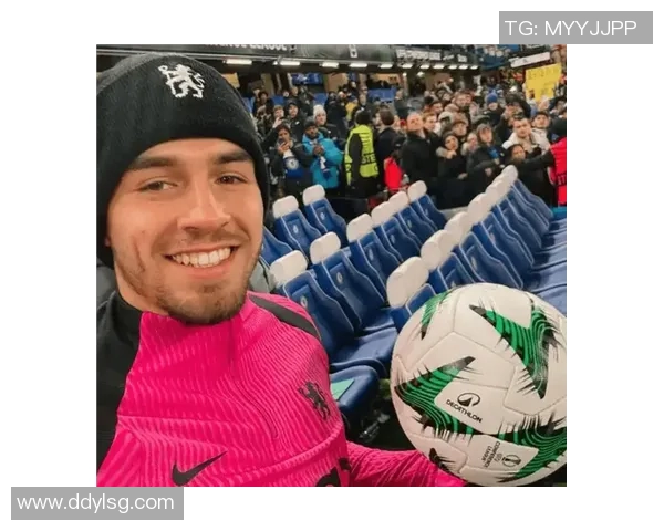 足球明星如同璀璨星辰闪耀赛场每一刻的辉煌与热血之心